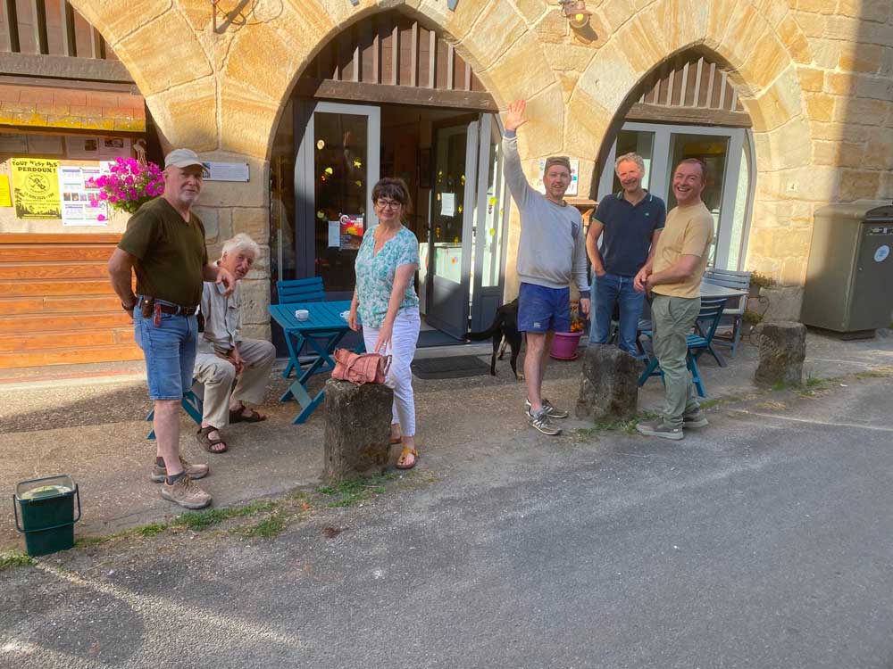 Dépôt de pain et la poste à Fons